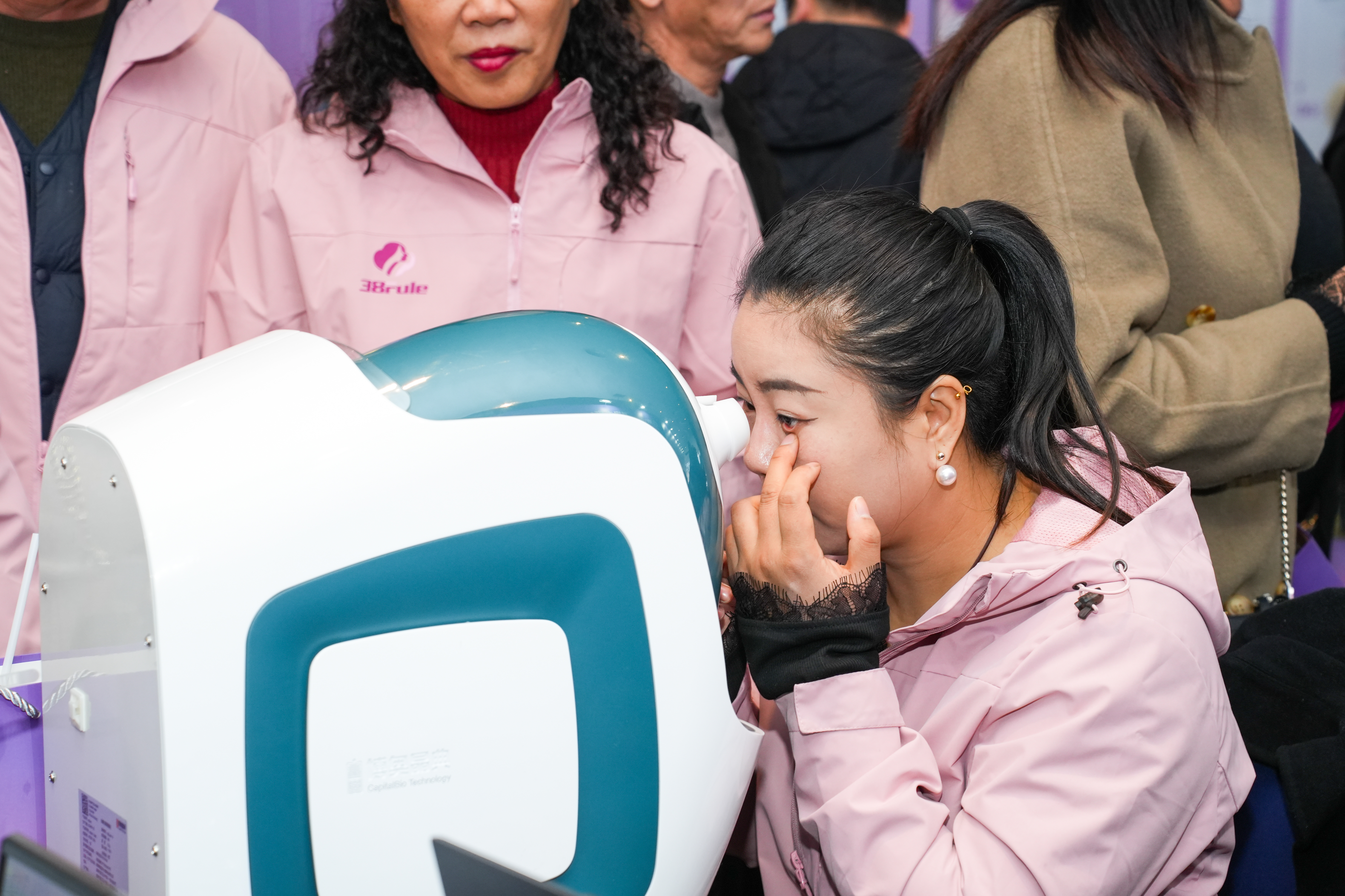 院士科研成果助阵石榴裙！5分钟精准目诊，健康状况早知道~