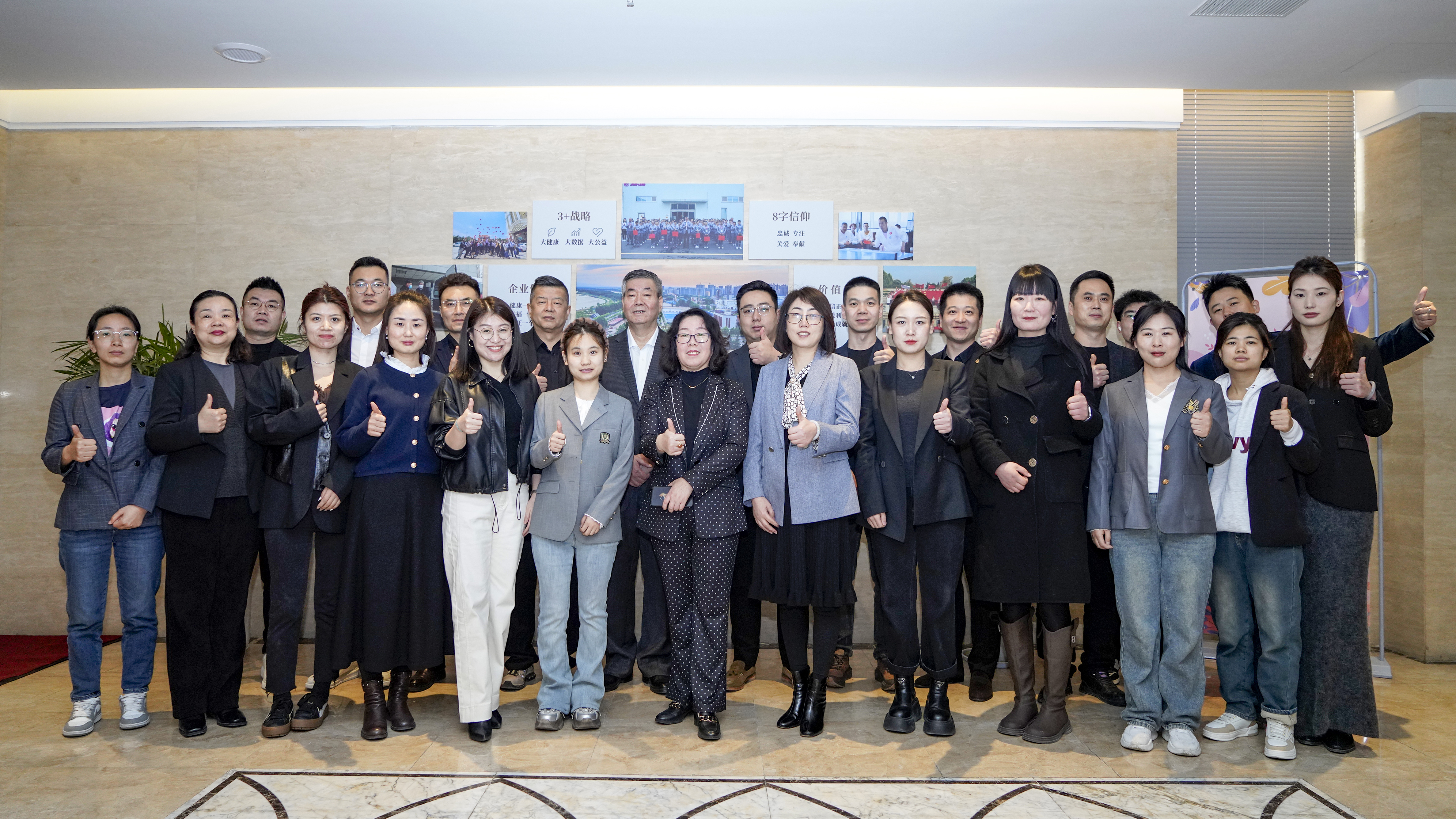 光影映初心，奋斗绽芳华！三八妇乐观展庆祝三八妇女节~